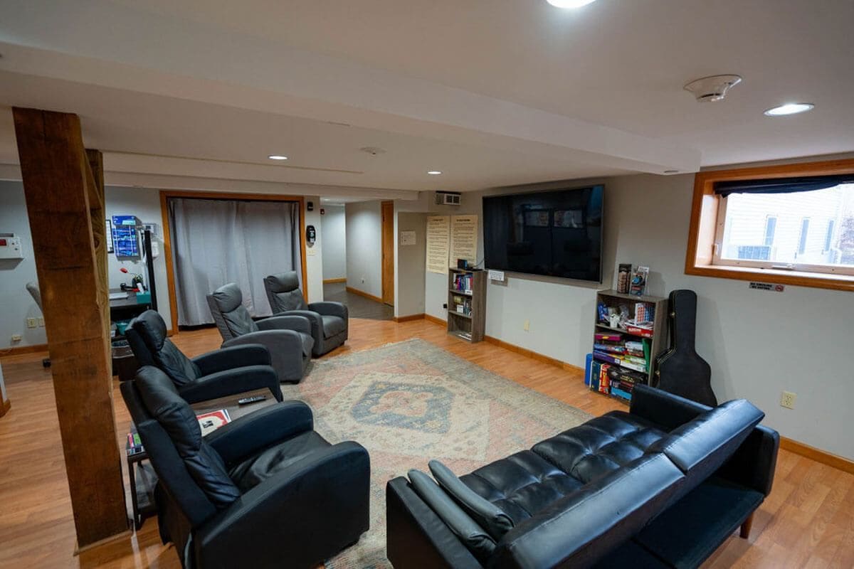 Lounge with leather recliners and a television